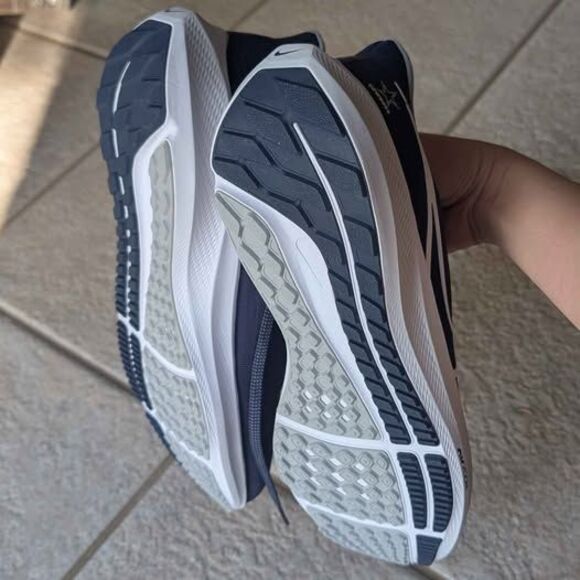 Nike Air Zoom Pegasus 39 Dallas Cowboys Mens 9 Navy Blue White DR2040-400 NFL - Picture 4 of 5